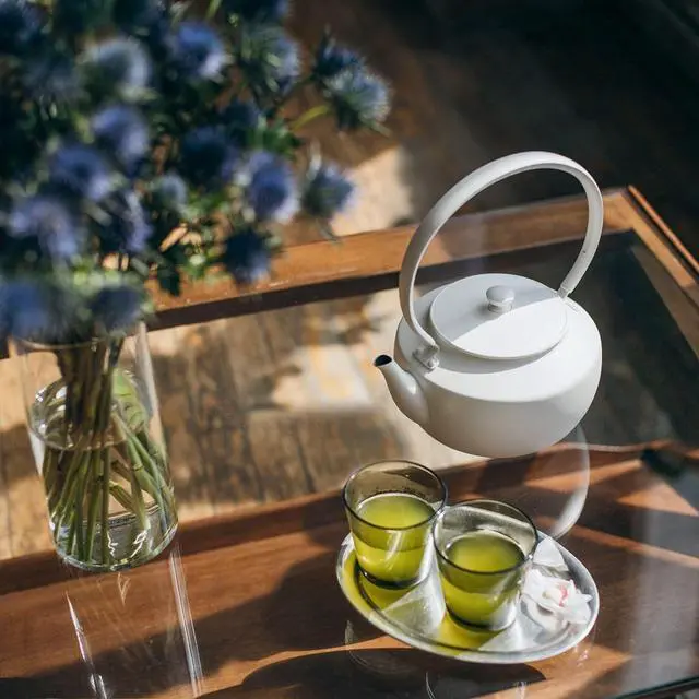 Alt view image 5 of 7 - BALMUDA MoonKettle | Electric Kettle with Temp Control (122°F - 212°F) | HOLD & Keep Warm | 900ml (30 fl oz) | Soothing Ambient Light & Sound | Precision Pour Spout | White