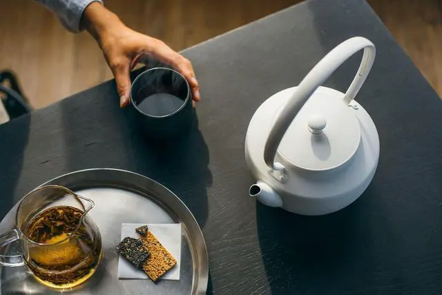 Alt view image 7 of 7 - BALMUDA MoonKettle | Electric Kettle with Temp Control (122°F - 212°F) | HOLD & Keep Warm | 900ml (30 fl oz) | Soothing Ambient Light & Sound | Precision Pour Spout | White