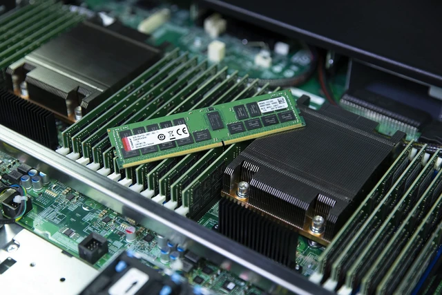 Alt view image 3 of 5 - Kingston Server Premier 8GB 3200MT/s DDR4 ECC CL22 DIMM 1Rx8 Server Memory Hynix D - KSM32ES8/8HD