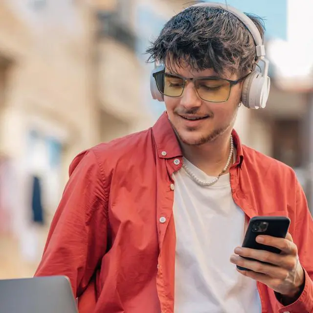 Alt view image 4 of 5 - Vepiant Blue Light Blocking Glasses Photochromic Transition Sunglasses Retro UV Protection Spring Hinge Computer Eyewear for Men Women Anti Glare Smart Tint Full Rim Anti Eyestrain Gaming Eyeglasses