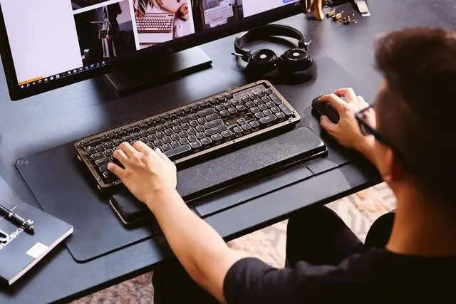 Alt view image 3 of 6 - Azio RC Prestige Mechanical Keyboard, Bluetooth 5.0, Hot-Swappable Switches, PC/Mac (Ebony/Brown Switches) (Ebony)