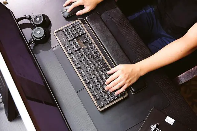 Alt view image 4 of 6 - Azio RC Prestige Mechanical Keyboard, Bluetooth 5.0, Hot-Swappable Switches, PC/Mac (Ebony/Brown Switches) (Ebony)