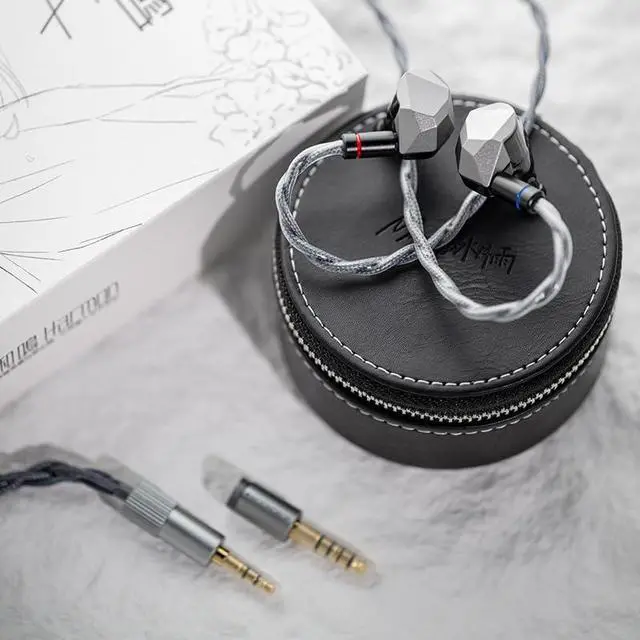 Alt view image 5 of 7 - Moondrop Harmon 10mm Dynamic Driver Earphone with 4.4mm Balanced 3.5mm Single-Ended Replaceable Plugs