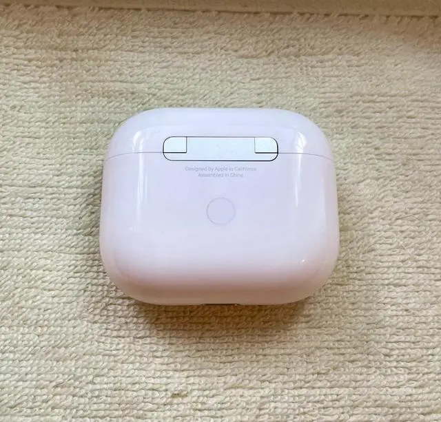 Alt view image 5 of 6 - OEM A2897 Charging Case Replacement for AirPod 3, Original Single Charge Case Only, Comaptible with AirPods 3 A2564, A2565 Earbuds, A2566 Cover (No Earbuds)