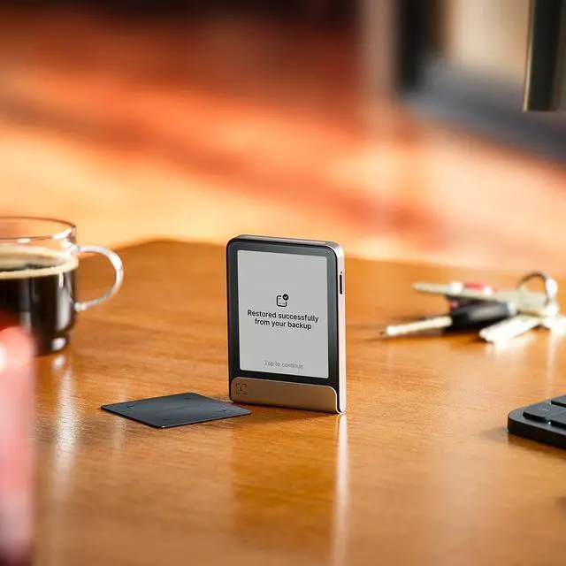 Alt view image 6 of 6 - Ledger Flex - Now Including Ledger Recovery Key - Discover The World's Most intuitive Hardware Wallet, Enhanced with a Quick, Easy Backup Access (Bitcoin Edition)