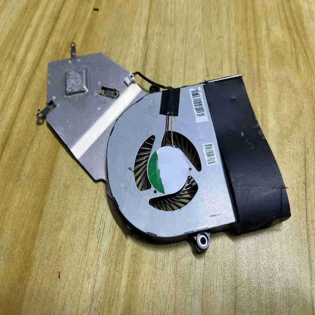 Main image of Laptop suitable for E5-511 E5-531 E5-571 V3-572 cooling fan radiator AT15Y001SS0