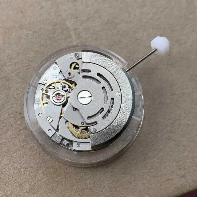 Main image of Watch movement suitable for 2813 movement three-hand with calendar domestic 8205 8215 automatic mechanical movement
