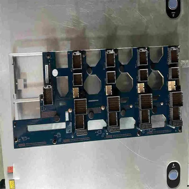 Main image of FOR to X3850X6 00D0468 00D0051 server midplane