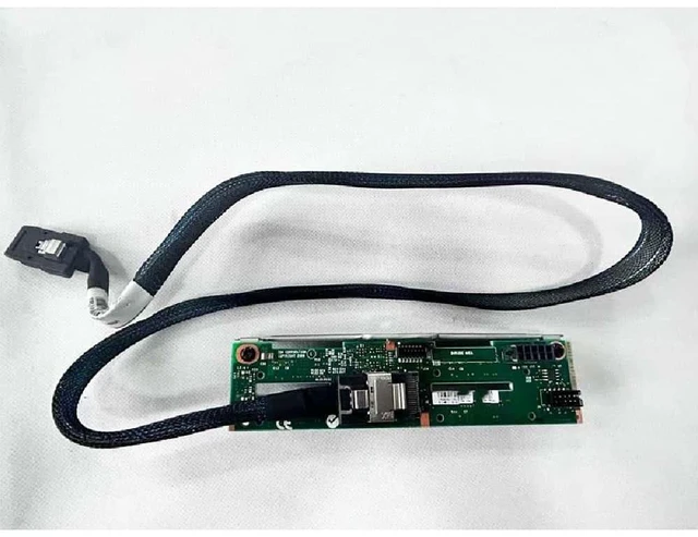Main image of 2.5-inch hard drive backplate for X3550 M4 (models 81Y6657, 94Y7587, 81Y7251) with 4 x 2.5-inch small form factor hard drive bays and cables.