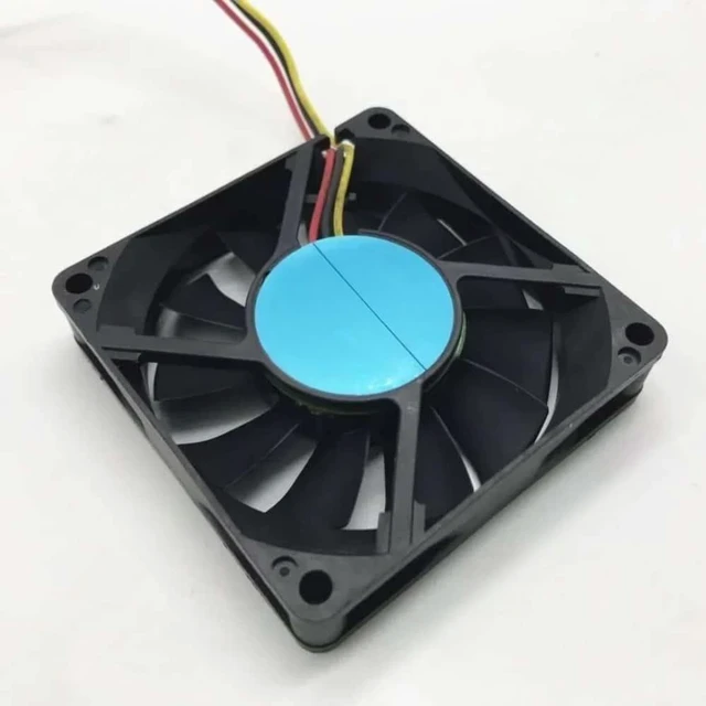 Main image of D07R-12T2U A DC 12V 0.39A 70x70x15mm Three-wire cooling fan