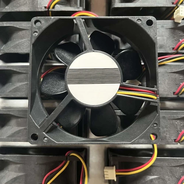 Main image of Motor 109R0824F4D01 DC 24V 0.06A 80x80x25mm Three-wire chassis cooling fan