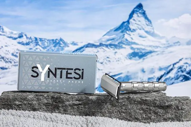 Alt view image 6 of 7 - The Goodfellas Smile SYNTESI ALUMINUM, CNCMachined DoubleEdge Safety Razor  45° Precision Angle, UltraLight & Agile Design for Face Shaving, Made in Italy