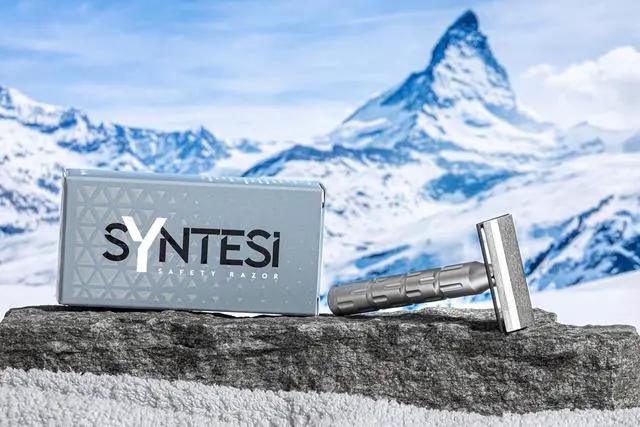 Alt view image 7 of 7 - The Goodfellas Smile SYNTESI ALUMINUM, CNCMachined DoubleEdge Safety Razor  45° Precision Angle, UltraLight & Agile Design for Face Shaving, Made in Italy