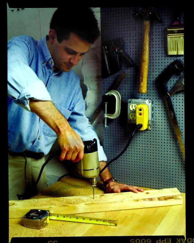 Alt view image 2 of 4 - Tower Manufacturing 30439005 Auto-Reset 15 AMP Grounded 3-Prong GFCI Single Outlet Adapter, Yellow
