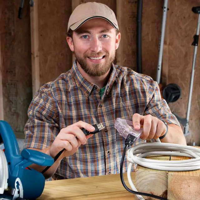 Alt view image 4 of 6 - 15 ft - 12 Gauge Heavy Duty Extension Cord - 3 Outlet Lighted SJTW - Indoor/Outdoor Extension_Cord by Watt's Wire - 15' 12-Gauge Grounded 15 Amp ExtensionCord