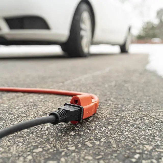 Alt view image 4 of 7 - OC25143 Heavy-Duty Outdoor Single Receptacle Extension Cord, 25 ft, 14 AWG, 15A/125V AC, Orange