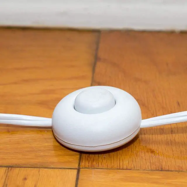 Alt view image 4 of 6 - Iron Forge Cable 15 ft 3 Outlet White Extension Cord with Foot Switch - 16/2 SJTW 2 Prong Indoor Extension Cord with Multiple Outlets