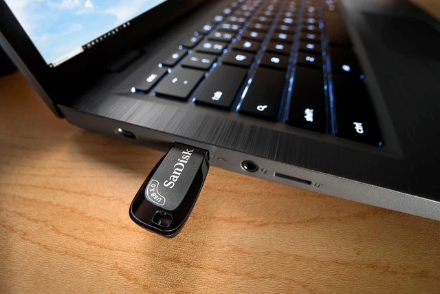 Alt view image 5 of 5 - SanDisk Ultra Shift USB 3.0 Flash Drive 256GB