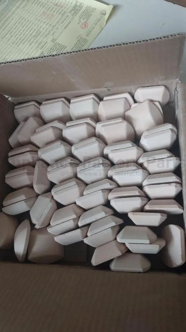 Main image of Appliance Factory Parts DPA34 Char-Master Briquets (Display Pkg) Broil