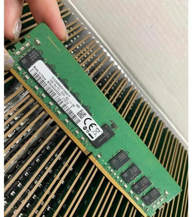 Main image of For M393A2K40CB2-CTD6/7Q 16G 1RX4 PC4-2666V DDR4 server memory