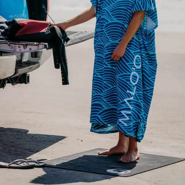 Alt view image 7 of 7 - Malo'o Wetsuit Changing Mat - Perfect for Changing After Surfing, Swimming, or Camping