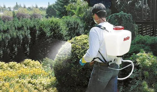 Alt view image 6 of 7 - SOLO 425 4-Gallon Piston Backpack Sprayer, Wide Pressure Range up to 90 psi