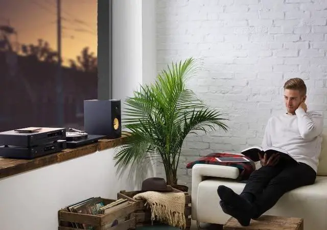 Alt view image 2 of 3 - NAD C 568 CD Player - Wolfson 24-bit DAC, CD-R/CD-RW Playback, Optical/Coaxial