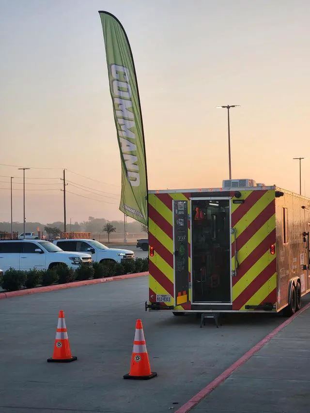 Alt view image 4 of 4 - COMMAND GOBAG Incident Command Compact Kit, Green ICK, Including 17' Command Flag Banner with Suction Base & Vest