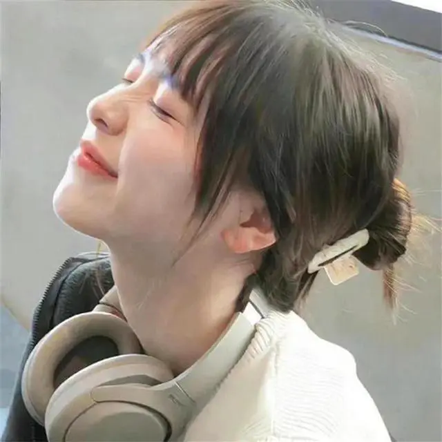 Main image of Bluetooth-Compatible 5.0 Transmitter Receiver 3.5mm Audio Aux Adapter Wireless Receiver for Handsfree Call for Car Audio Music