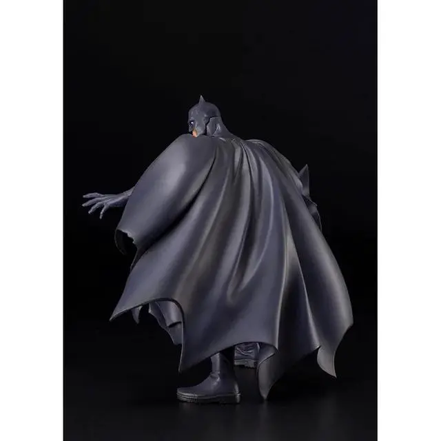 Alt view image 5 of 6 - KOTOBUKIYA ARTFX: DC Comics - Batman (Hush Renewal Package) Statue