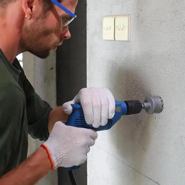 Alt view image 2 of 7 - Heavy Duty Hole Saw Set, 12-Piece, Carbide Hole Cutter Kit, Titanium Plated Pilot Drill Bit, Rust-Proof Aluminum Box