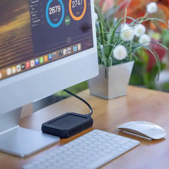 Alt view image 6 of 6 - U34 Bolt 2TB USB4 (40Gbps) NVMe Thunderbolt 4 (USB-C) Portable SSD