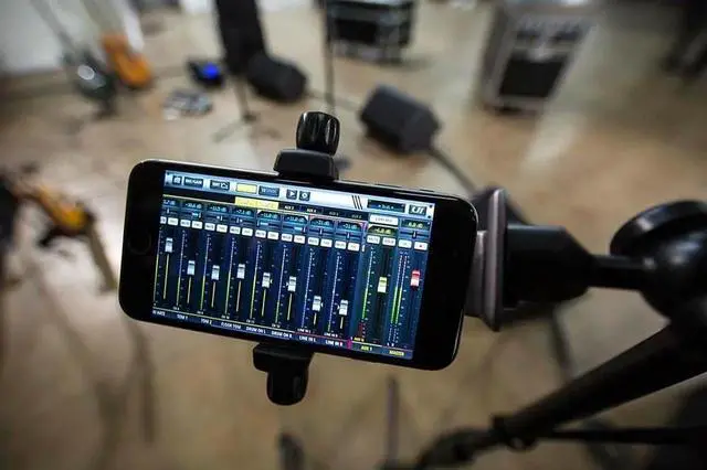 Alt view image 2 of 2 - Ui12 Remote-Controlled 12-Input Digital Mixer