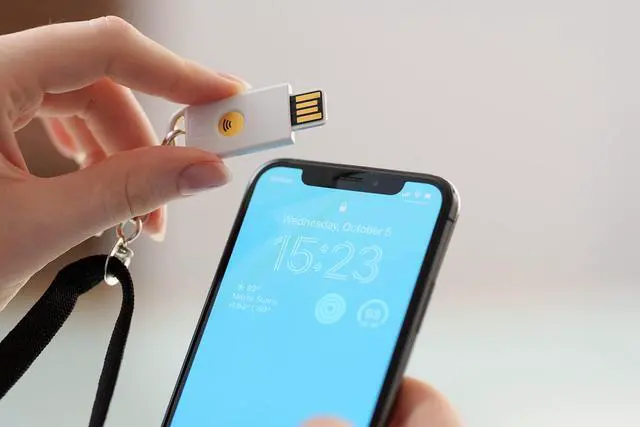 Alt view image 4 of 5 - uTrust FIDO2 NFC Security Key USB-A (FIDO, FIDO2, U2F, WebAuth)