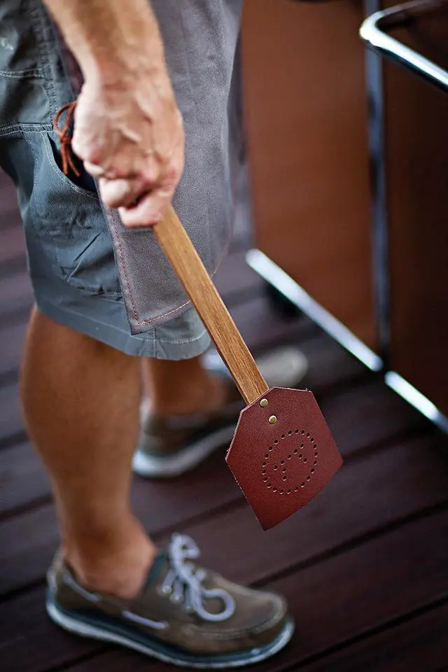 Alt view image 2 of 7 - Outset 76616 Acacia Wood and Leather Amish-Style Fly Swatter, 17.5", Brown