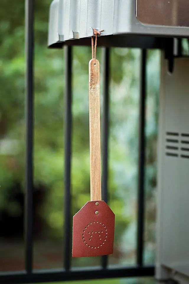 Alt view image 3 of 7 - Outset 76616 Acacia Wood and Leather Amish-Style Fly Swatter, 17.5", Brown