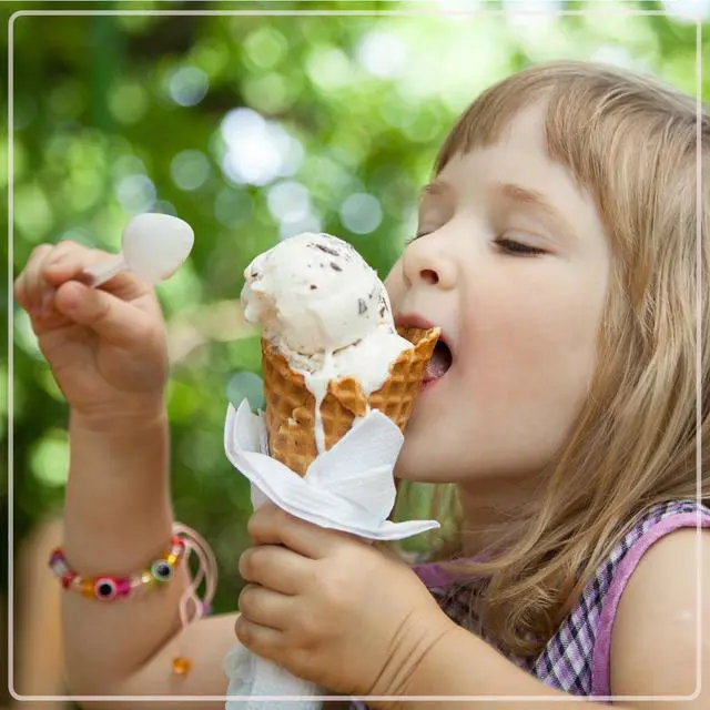 Alt view image 4 of 6 - Electric Ice Cream Maker  Wood Bucket Parlor Style, Old Fashioned Soft Serve Ice Cream Machine Makes Frozen Yogurt or Gelato in Minutes - Fun Kitchen Appliance  White & Aqua - 4 Quart