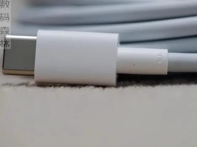 Alt view image 4 of 5 - 1.8-meter white original 3.3A notebook mobile phone PD65W fast charging dual type-C cable C2C compatible with MatebooK