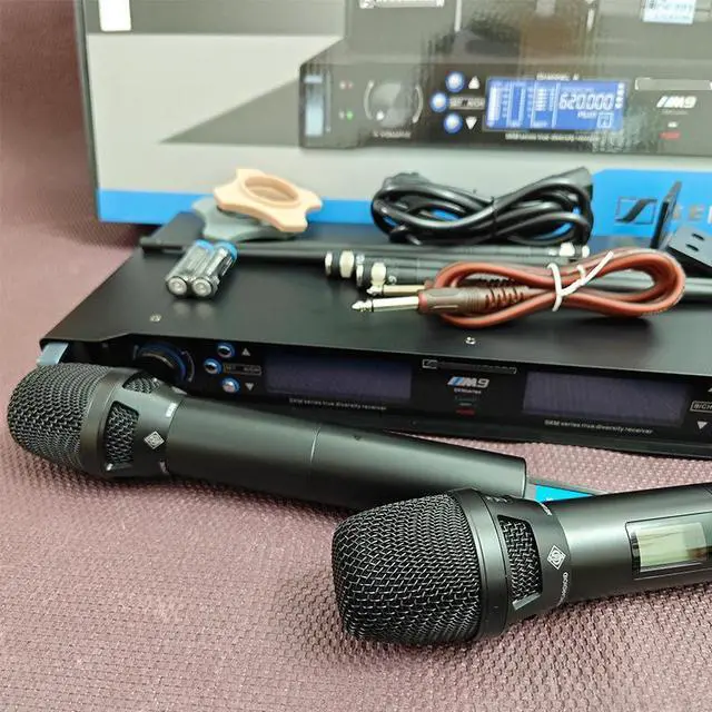 Alt view image 5 of 5 - SKM9 wireless microphone - one for two users, true diversity for stage performances, singing, wedding ceremonies, and hosting events. European standard power supply
