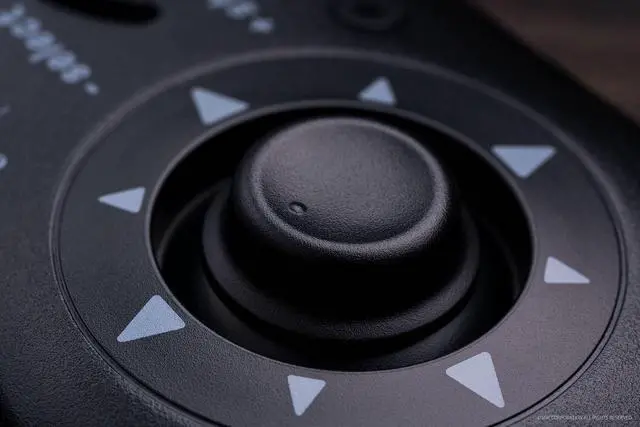 Alt view image 5 of 7 - 8Bitdo NEOGEO Wireless Controller for Windows, Android, and NEOGEO mini with Classic Click-Style Joystick - Officially Licensed by SNK (Iori Yagami Edition)