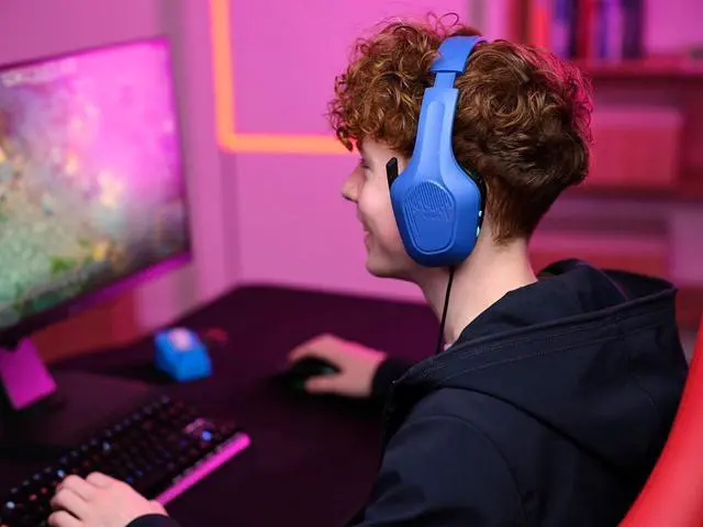 Alt view image 2 of 5 - Trust Gaming GXT 415B Zirox Lightweight Gaming Headset with 50mm Driver for PC, Xbox, PS4, PS5, Switch, Mobile, 2m Cable, 3.5mm Audio Port, Over-Ear Headphones with Cable - Blue