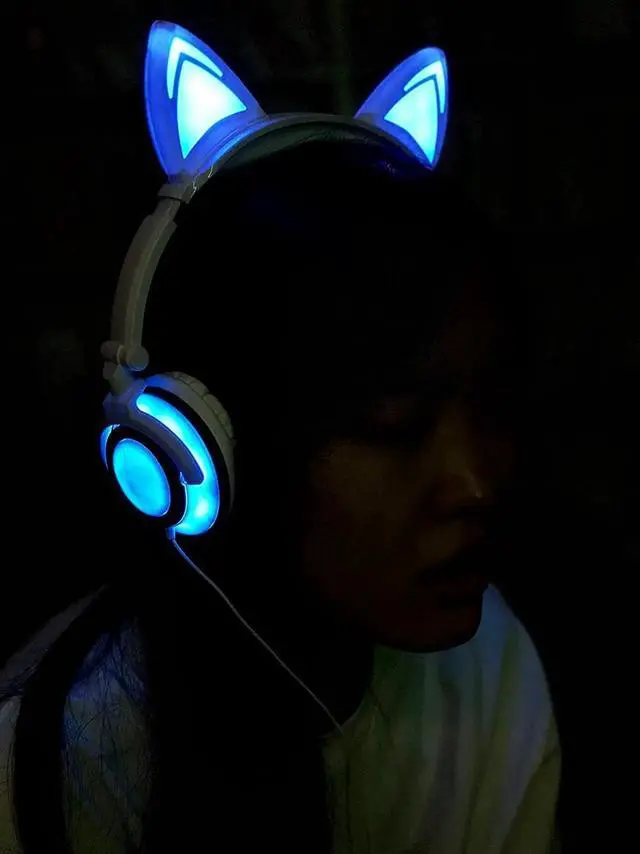 Alt view image 3 of 5 - Vszerda Gemdeck Wired Headphones with Microphone, On-Ears Adjustable Stereo Foldable LED Cat Kitty Gift