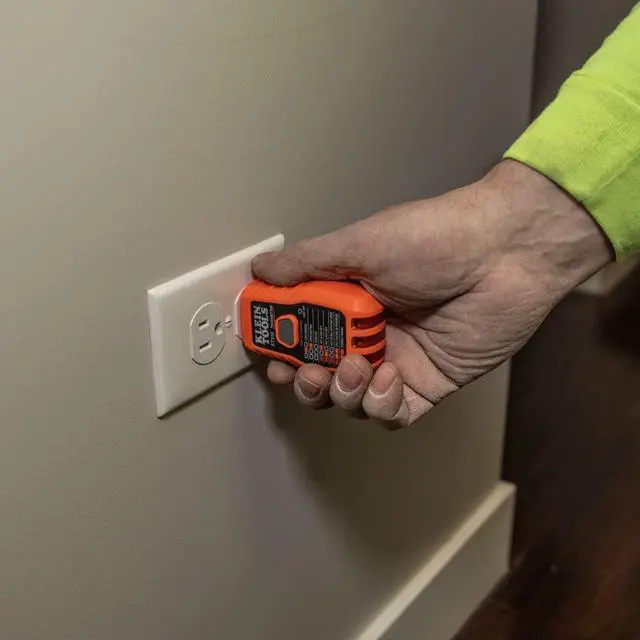 Alt view image 3 of 7 - ET310 AC Circuit Breaker Finder, Electric and Voltage Tester with Integrated GFCI Outlet Tester