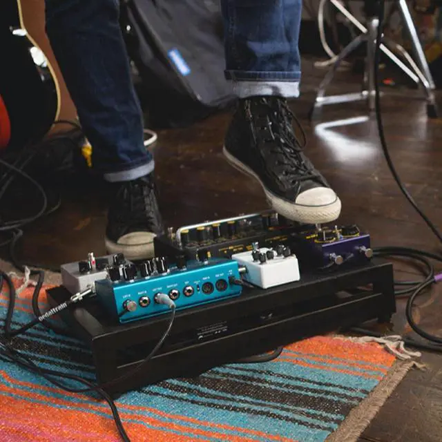 Alt view image 7 of 7 - Guitar Pedal Board, 19.7x11.4x3.93", Aluminum Alloy Black Effects PedalBoard with 4 pcs 6 inch Guitar Pedal Cable, Carrying Bag, Adhesive Hookside Tape