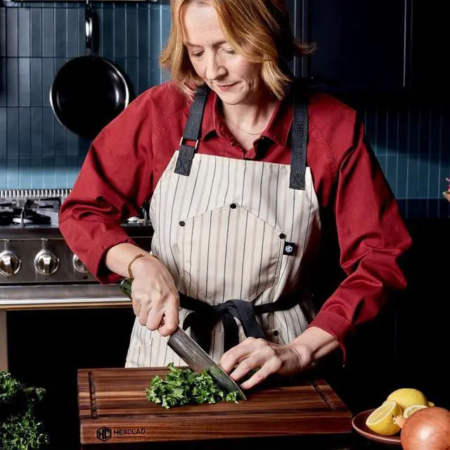 Alt view image 5 of 6 - HexClad Eco Modern Chef Apron for Cooking and Grilling, Professional HexTwill Fabric Aprons with Pockets