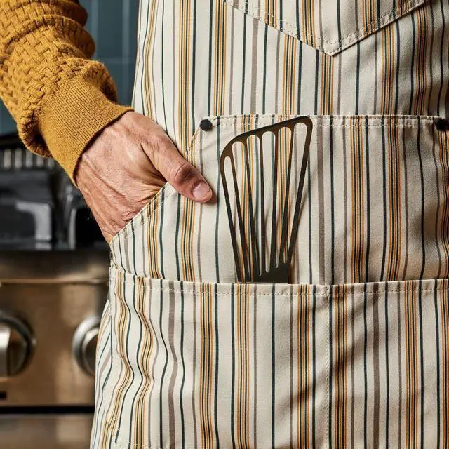 Alt view image 5 of 6 - HexClad Eco Modern Chef Apron for Cooking and Grilling, Professional HexTwill Fabric Aprons with Pockets