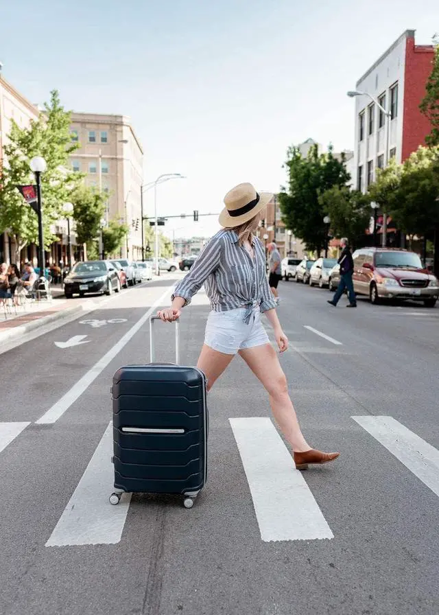 Alt view image 2 of 7 - Samsonite Freeform 28-Inch Large Luggage with Dual 360° Spinner Wheels - Checked Suitcase - TSA Lock, Airline-Approved - Lightweight Durable Polypropylene Expandable Hardshell - Navy