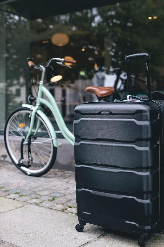 Alt view image 2 of 4 - Samsonite Omni PC Hardside Expandable Luggage with Spinner Wheels, Black, 3-Piece Set (20/24/28)