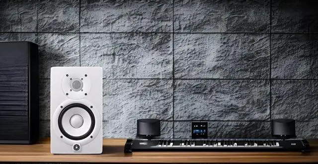 Alt view image 5 of 5 - YAMAHA HS5 W 5-Inch Powered Studio Monitor (White, 2-Pack) Bundle (2 Items)