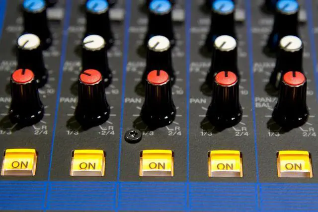 Alt view image 6 of 7 - Yamaha MG20XU 20-Input 6-Bus USB Interface Mixer with Effects